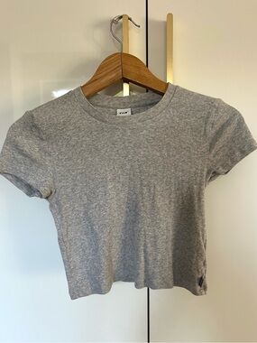 Aritzia TNA Ribbed Cropped Tee medium